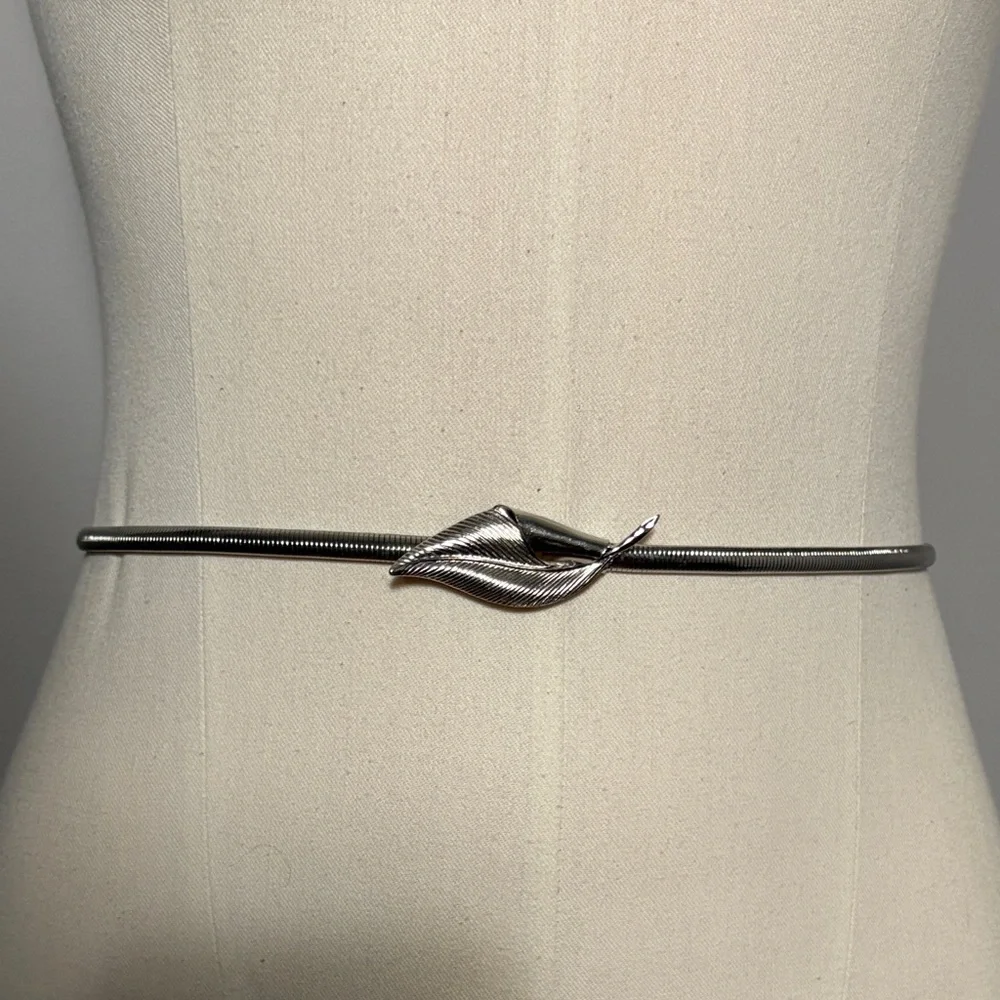 VINTAGE Silver Tone Leaf Slinky Snake Belt